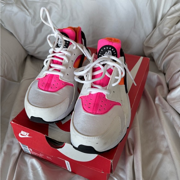 Nike Women's Shoes - White, Pink, and Orange - Picture 3 of 4